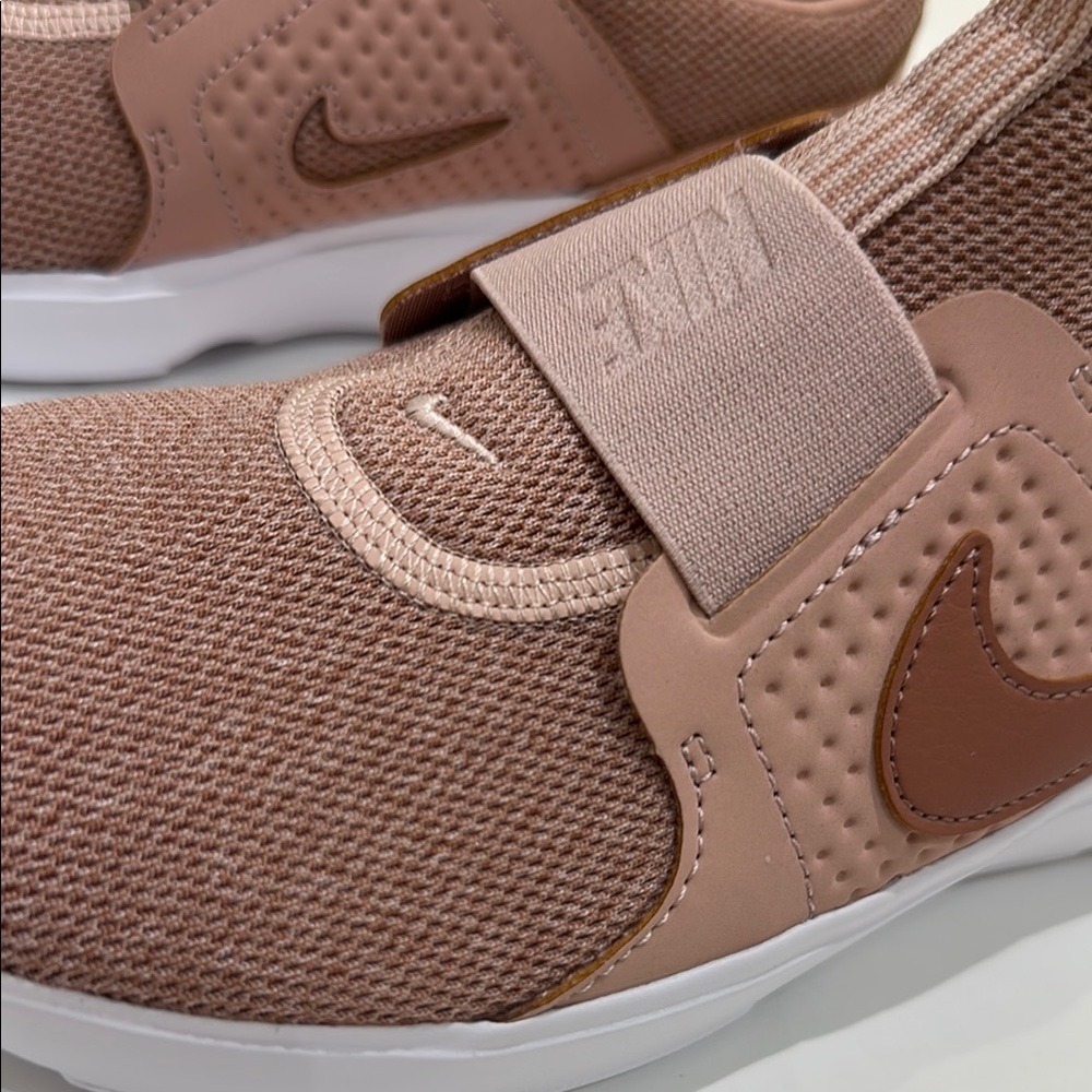 Nike AD comfort Pink Oxford Rose Pink Slip-On Sneakers